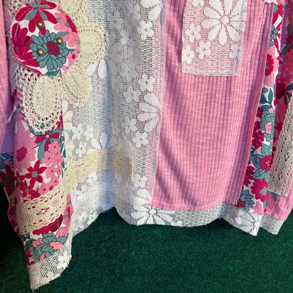 POL Floral Crochet Patch V-Neck Top